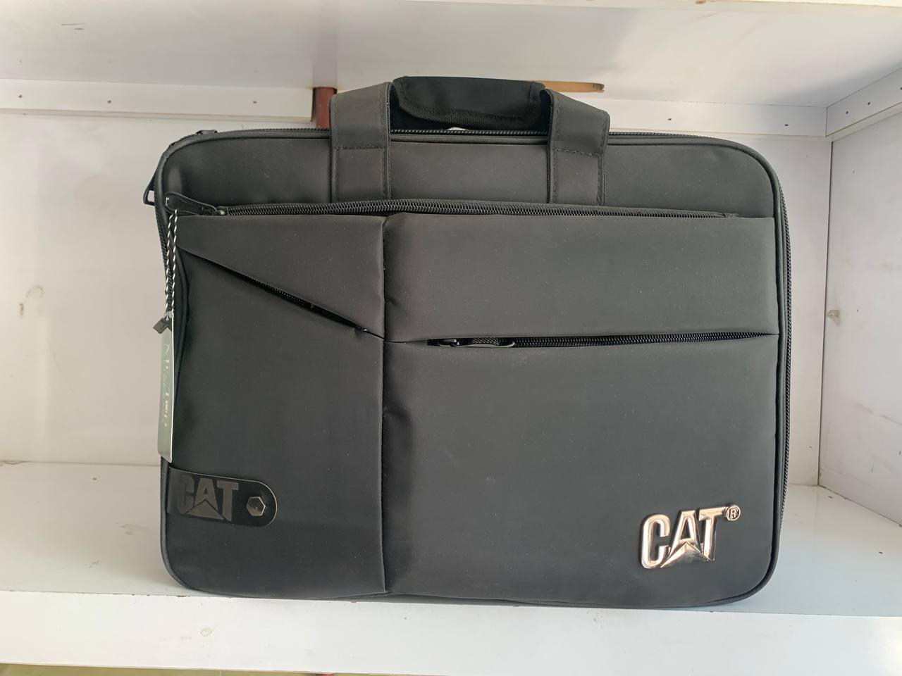 کیف لپ‌تاپ CAT با طراحی شیک و کاربردی مناسب استفاده روزمره کاری و دانشگاهی
